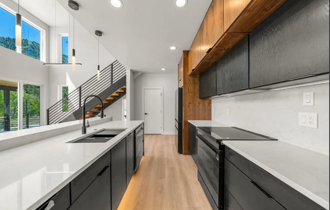 Building Photo - 235 Rosemary Ln