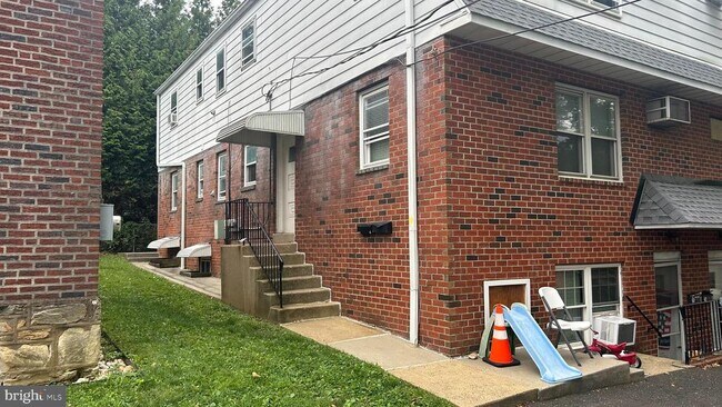 Foto del edificio - 1022 Fox Chase Rd