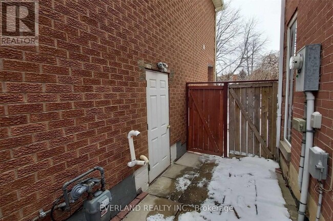 Building Photo - 17 Letty Ave