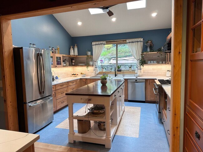 Foto del edificio - Spacious 3BR Estate Home on acre in Ferndale