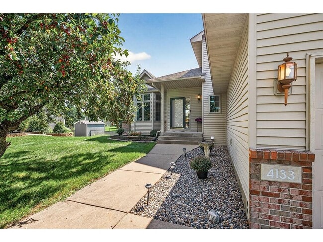 Foto del edificio - 4133 Sunset Trail N