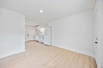 Building Photo - 6811 Del Rio St