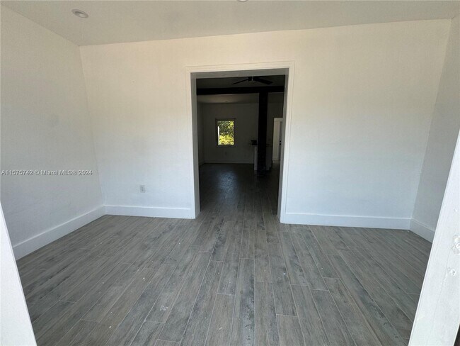 Foto del edificio - 14900 NW 16th Dr