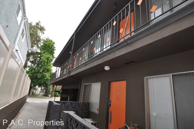 Building Photo - 1 br, 1 bath Apartment - 4201-05 Arch Driv...