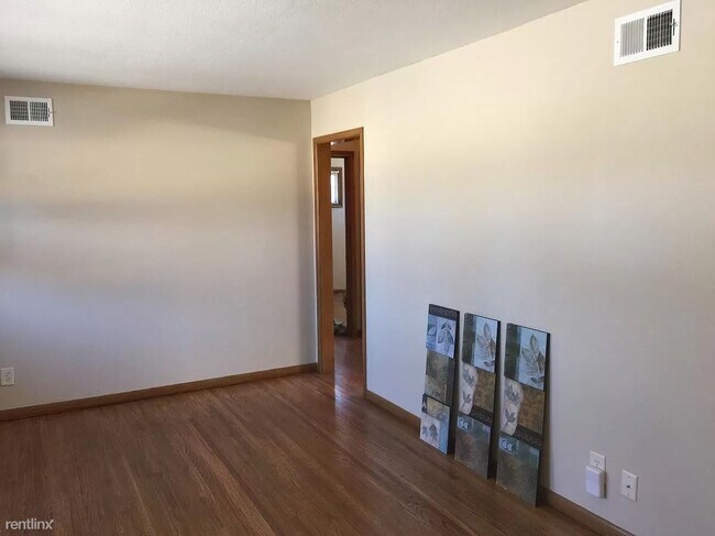 Building Photo - 3 br, 1 bath House - 2403 W Manhattan Dr S...