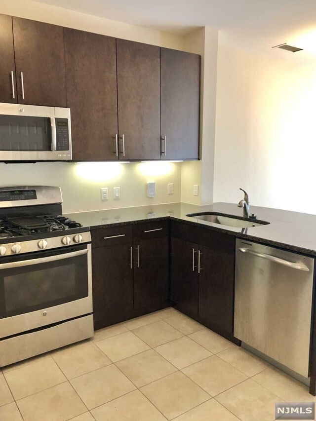 Foto del edificio - 2227 Riverview Ave