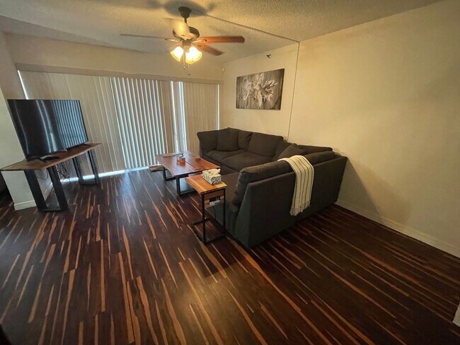 Foto del edificio - FULLY FURNISHED 3 Bed/2.5 Bath Condo at Carmel by the Lake AVAILABLE APRIL 1st!