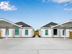 Building Photo - 7802 N 58th Ln