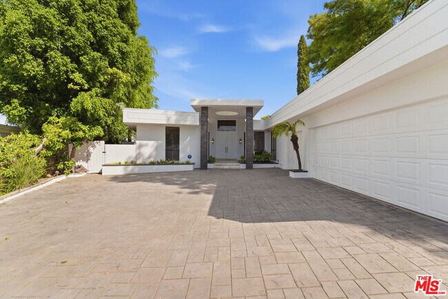 Building Photo - 3329 Dona Rosa Dr