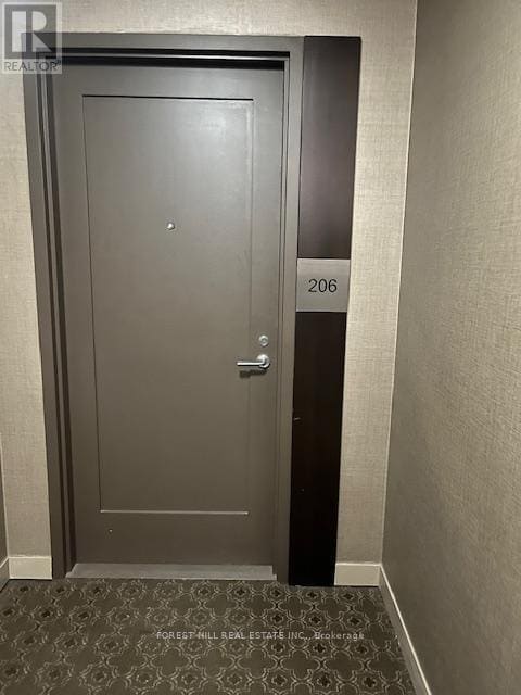 Building Photo - 320 Tweedsmuir Ave