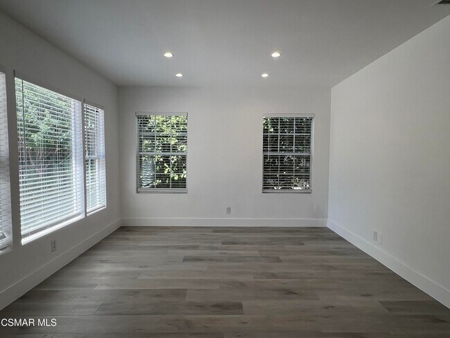 Foto del edificio - 4934 Enfield Ave