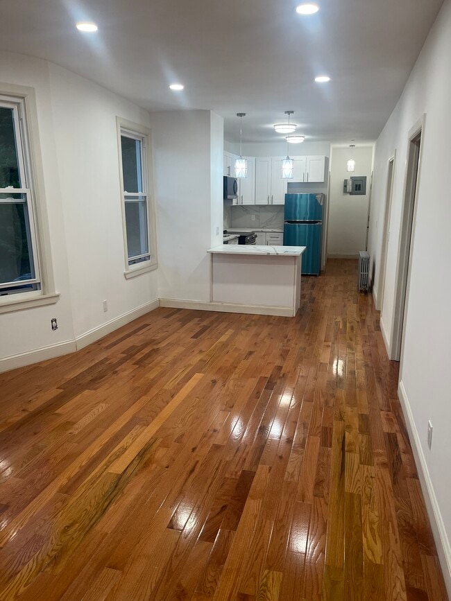 Building Photo - 535 Van Cortlandt Park Ave