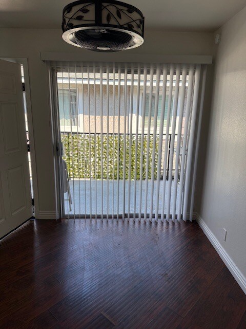 Foto del edificio - 561 Spring Rd