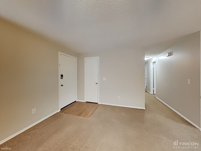 Foto del edificio - 2718 Pinewood Blvd N