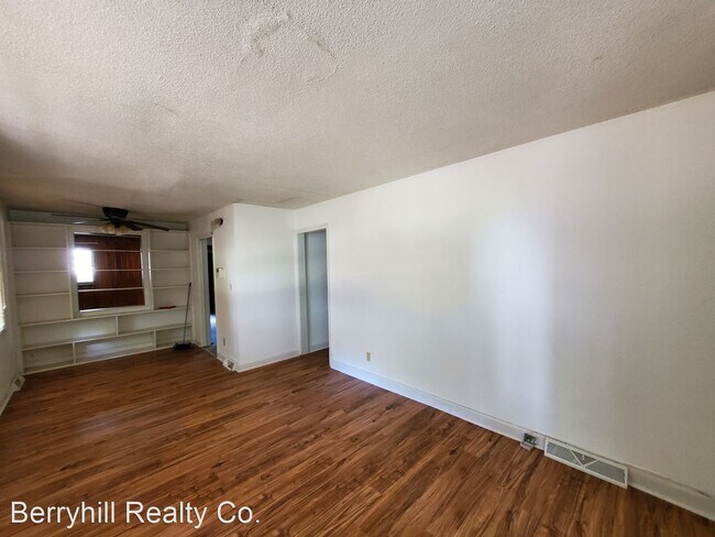 Building Photo - 3 br, 1.5 bath House - 1418 Winston Dr