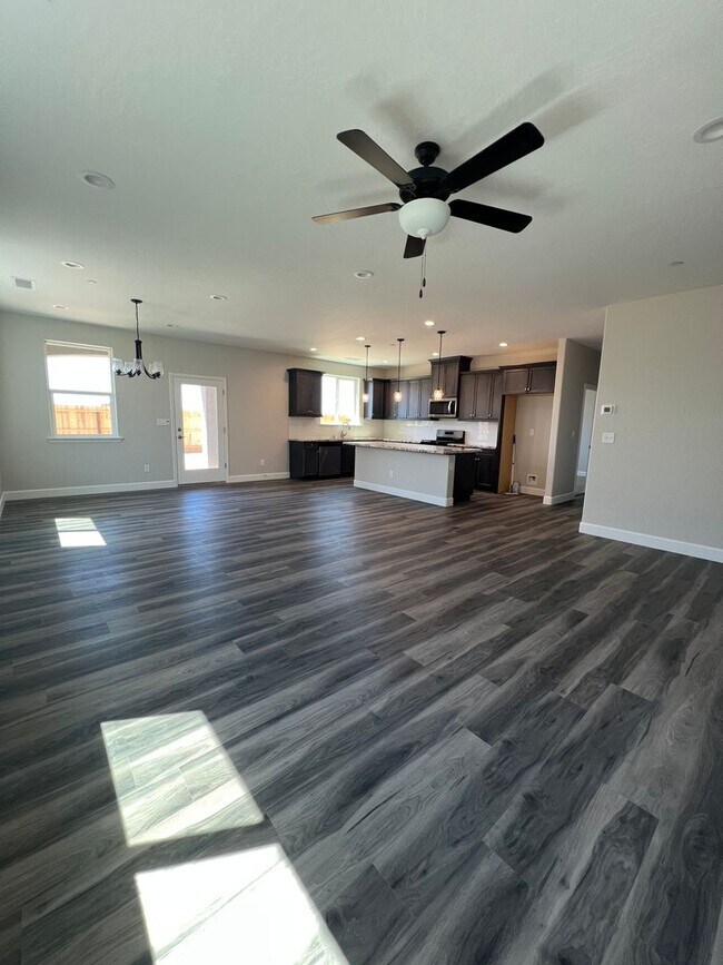 Foto del edificio - "Modern & Energy-Efficient 3BR/2BA Home with Solar - Perfect for Families!"