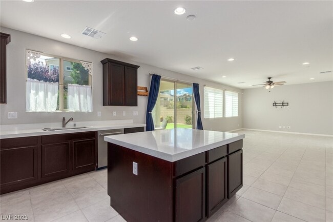 Building Photo - 8033 Calico Mesa St