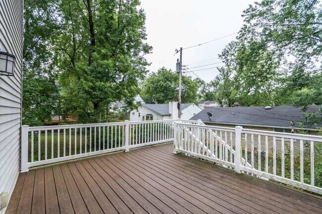 Building Photo - 206 E 20th St