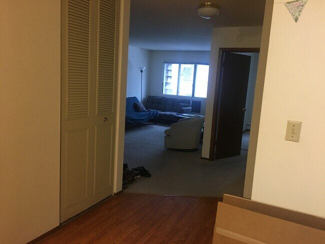 Foto del edificio - 2588 N Frederick Ave