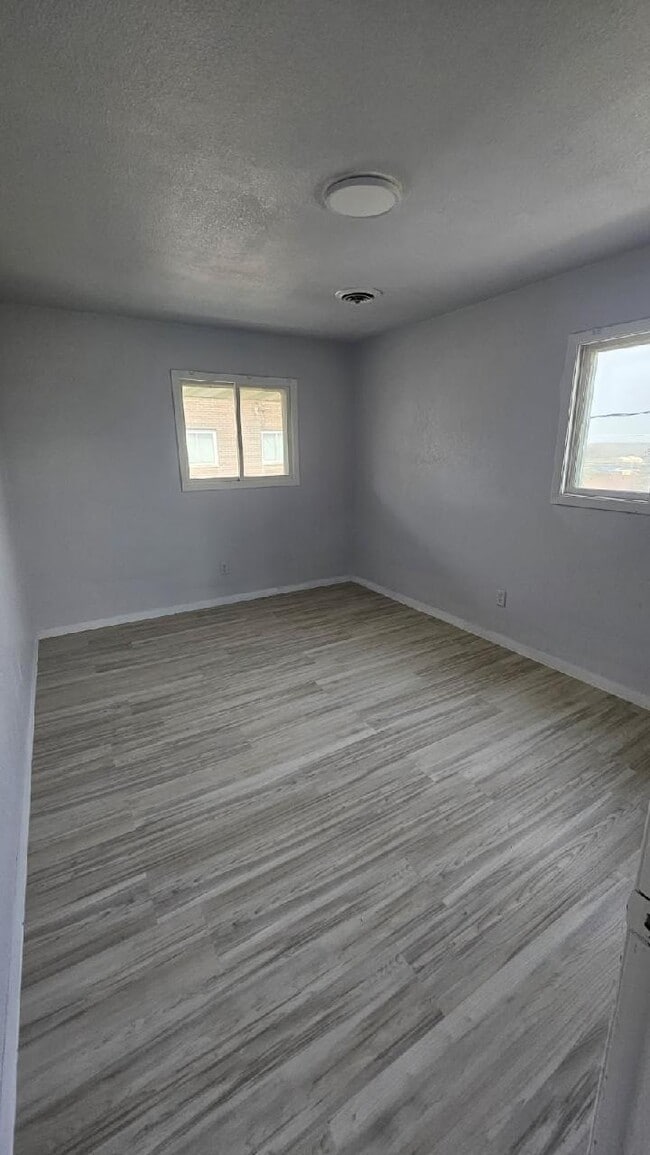 Foto del edificio - 235 12th St