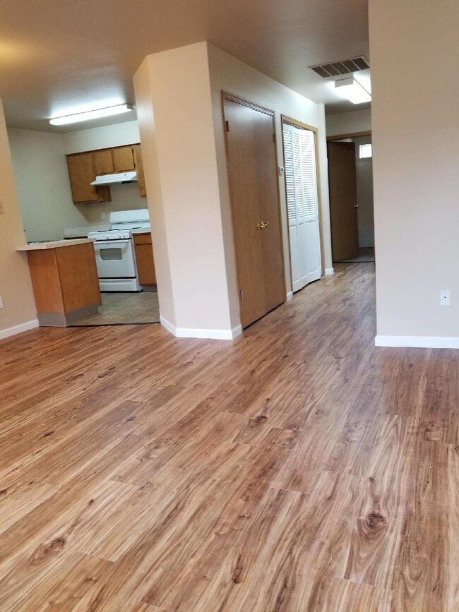 Foto del edificio - 405 N Indiana Ave