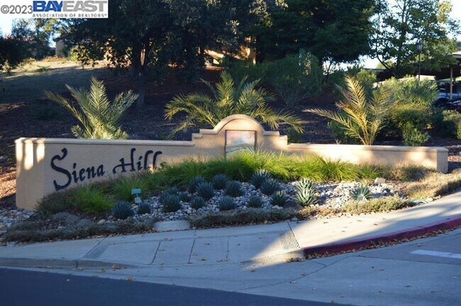 Foto del edificio - 805 Watson Canyon Ct