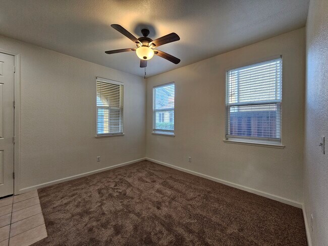 Building Photo - 8 Halsey Pl