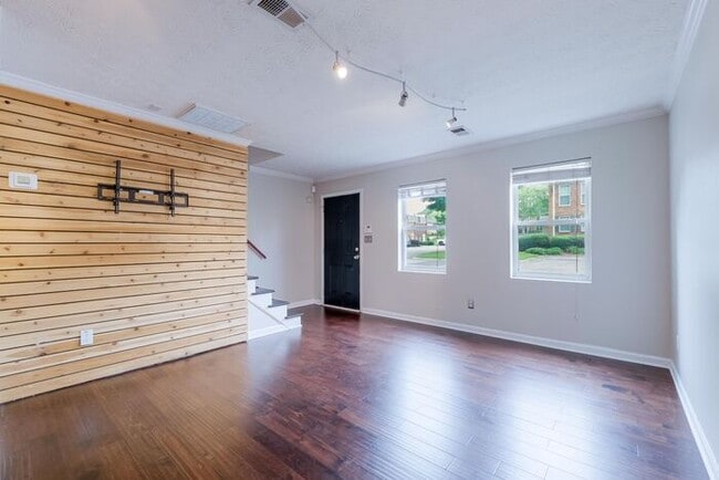 Building Photo - 255 Winding River Dr