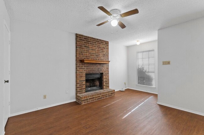 Foto del edificio - 4920 Brianhill Dr