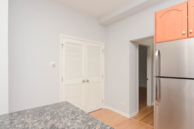 Foto del edificio - 1741 W Melrose St