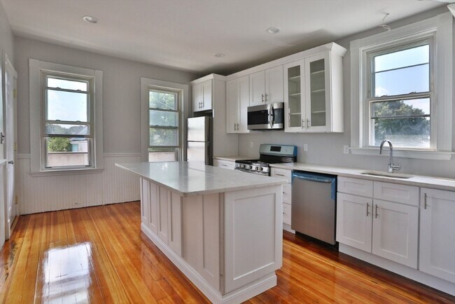 Foto del edificio - 73 Barnes Ave