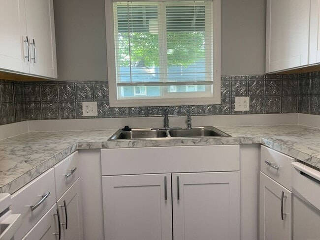 Building Photo - Updated 2 bedroom ranch in north Loveland! RENT INCLUDES: Water/Sewer/Gas/Trash/Common Area Electric