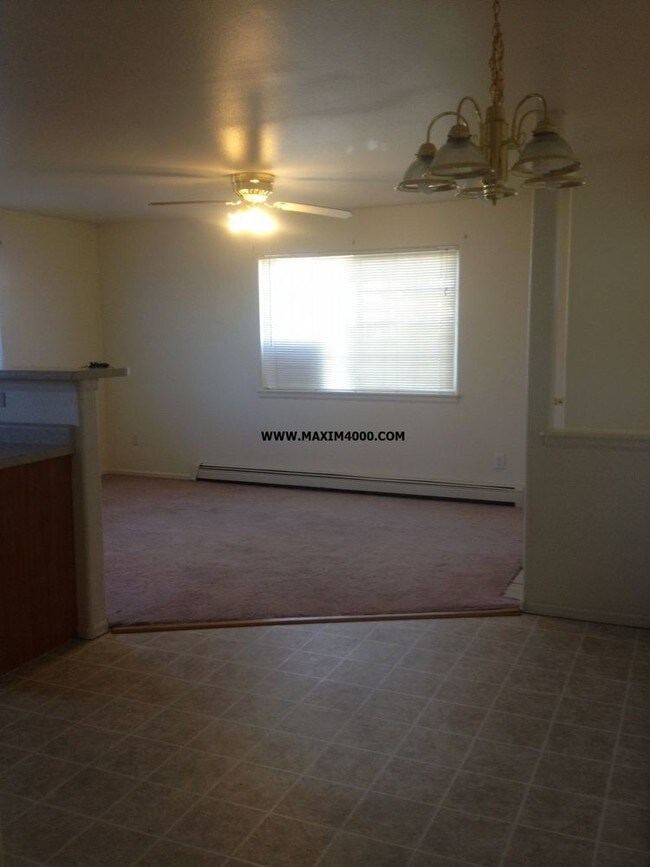 Building Photo - 1138 E Carolina Ave