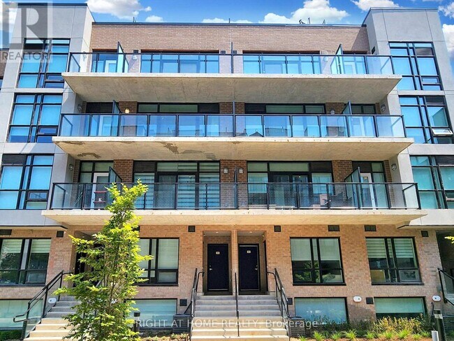 Photo du bâtiment - 851 Sheppard Ave W