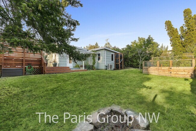 Foto del edificio - Remodeled Renton Highlands Home * A/C & Great Backyard