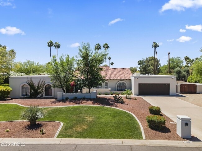 Building Photo - 7363 E Paradise Dr