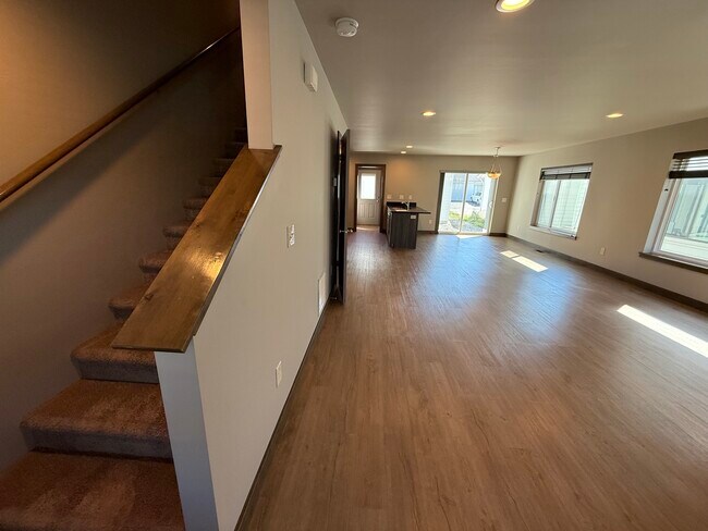 Building Photo - 1096 Rosa Way