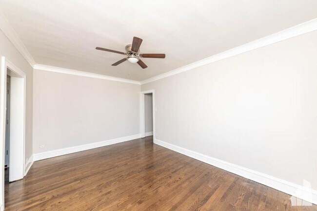 Building Photo - 2 bedroom in Lincoln Square, Ravenswood IL...