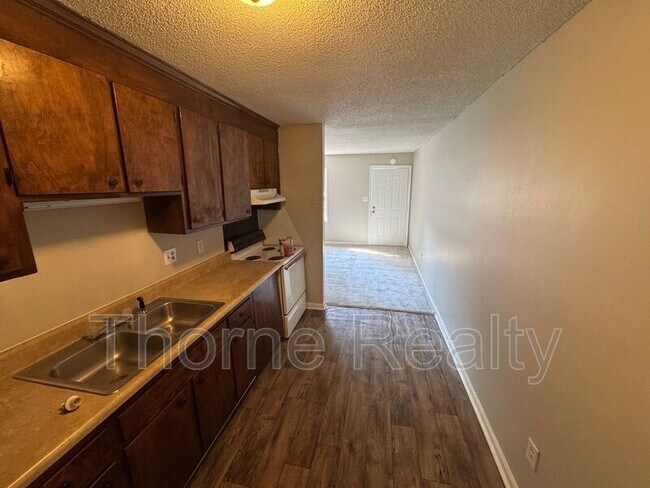 Foto del edificio - 1436 Barnes St