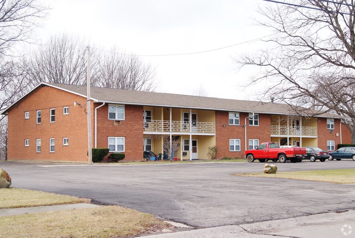 Foto del edificio - Fairway East Apartment Homes