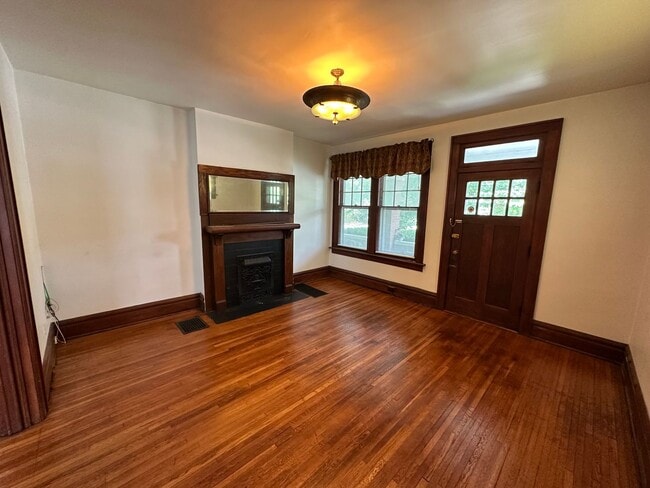 Building Photo - Thurman Ave 273-275 WAG