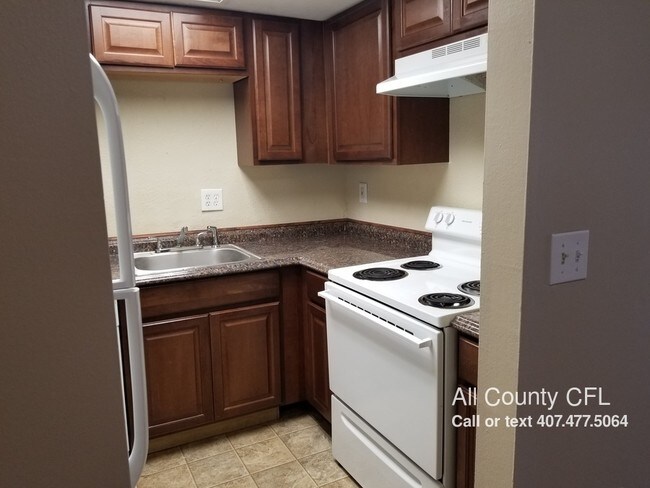 Foto del edificio - 946 Lake Destiny Rd
