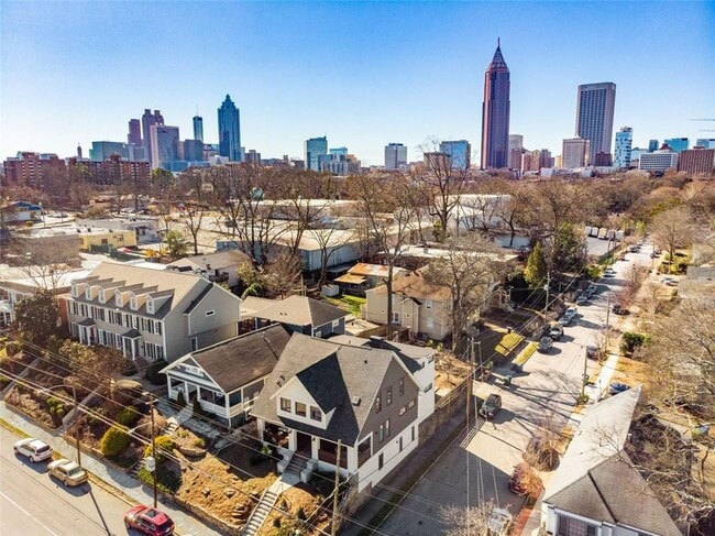 Building Photo - 724 Charles Allen Dr NE