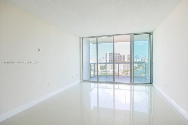 Foto del edificio - 1861 NW S River Dr