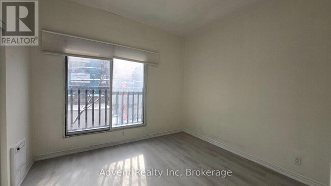 Building Photo - 1454 Queen St W