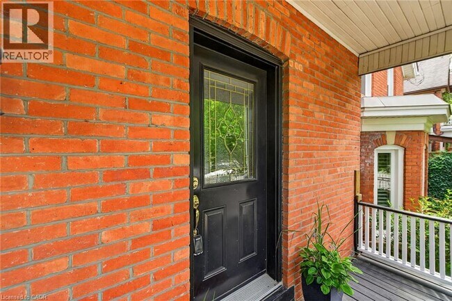 Photo du bâtiment - 169 Emerald St S