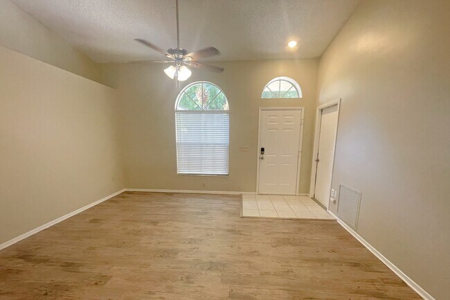 Building Photo - 1820 Ellington Ct