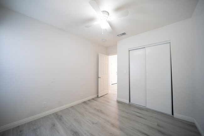 Building Photo - 120 E Shady Grove Dr