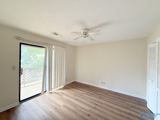 Building Photo - 4975 7 Pine Cir