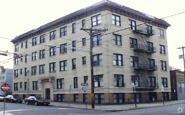 Building Photo - 1999 - 233-239 Beacon Ave